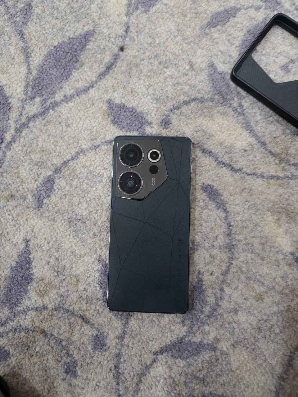 السلام عليكم موبايل للبيع الموبايل نضافه فوال اسم الموبايل تكنوو كامون 20البرايمر السعر ع خاص المكان نجف رقم الهاتف ***********
