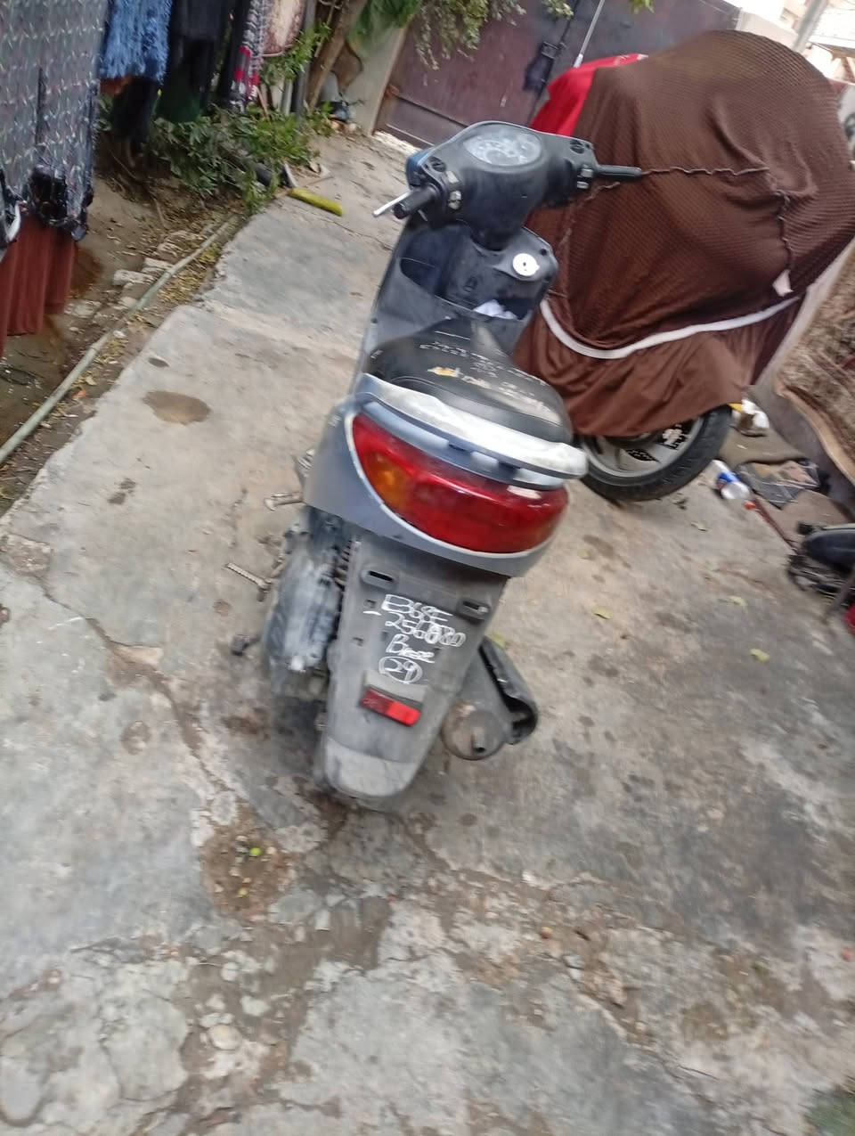 السلام عليكم دراجة ابريزللبيع كاملة كلهة بلادية مكينة ناعمةكهرباءية شغالة مكان بغداد  الجديدة سعر600وبيهة مجال بسيط ***********
