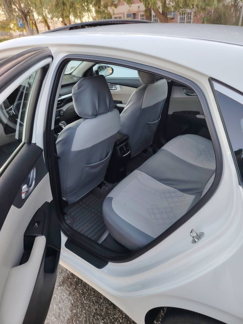 رمضان كريم
سيراتو ٢٠٢٣ فول مواصفات مكفوله من الصبغ والضربة والبارد مطلوبة باقيله سنتين وتنفك مطلوبة لمصرف باسم شخص اني مشتري منه شخصيا عندي وكاله عامة السعر 165 وبيه مجال بسيط
الاستفسار الاتصال ***********
