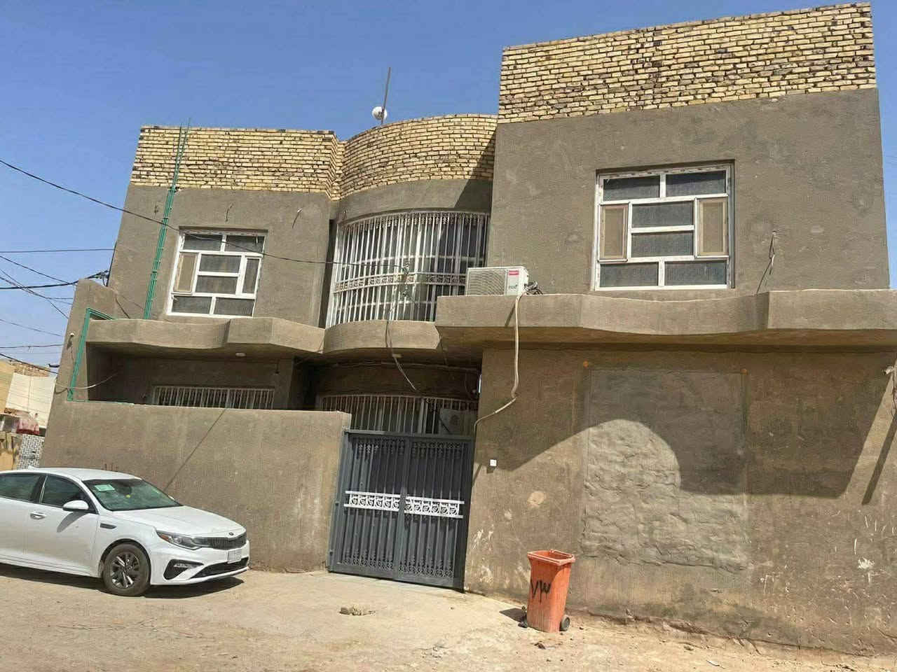 🏡 بيت للبيع – حي الزهراء
📍 الموقع: حي الزهراء – خلف المعهد، يبعد حوالي 100 متر عن مدرسة المسك أو الدر المنثور. 📐 المساحة: 100 متر 📄 الطابو: صرف باسم المالك 🔹 الموقع ركن 🏠 البناء: طابقان
✅ تفاصيل الطابق الأول: ▪️ الأساس صب رفت ▪️ الطابق الأول صب ▪️ صالة ▪️ استقبال ▪️ مطبخ ▪️ حمام داخلي ▪️ حمام خارجي
✅ تفاصيل الطابق الثاني: ▪️ غرفتان ▪️ صالة ▪️ صحيات ▪️ السطح شتايكر ▪️ الطابق الثاني عكَادة
✨ بيت مرتب وموقعه مميز وقريب من المدارس والخدمات.
📞 للاستفسار والمراسلة على الخاص


**إذا كنت صاحب هذا الإعلان وتريد حذفه لأي سبب، رجاءا أرسل رسالة إلى الدعم الفني**