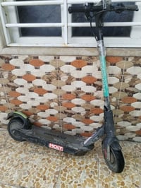 سكوتر كهربائي • شحن • قابل تفاوض