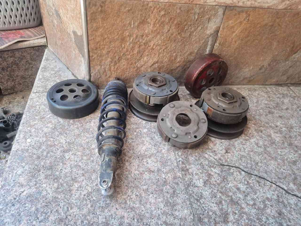 غراض سكنس ابيعهن شلع وبسعر مناسب مكاني بالمنصور ***********
