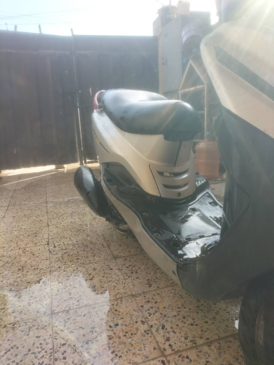 السلام عليكم دراجة بريز للبيع دراجة حلوة ونضيف شغالة نكرة سلف مكينه ناعمه كهربايات كلهة شغالة دبلات شغلة تايرات جديد كفرات بلادية 
مكاني الغزالية سعر 350 اوبيهة مجال رقم *********** واتساب
