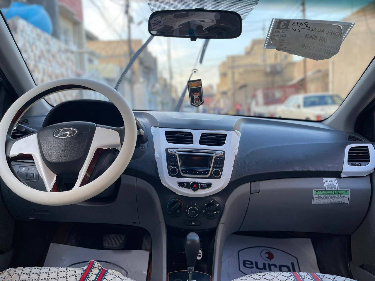 اكسنت 2013
وارد امريكي حادثها دعاميه وبنيد امبدل باقي السياره كله ليبل واحد 

وباقي تفاصيل مذكوره بسونار 
مكينه كير خير من الله
تبريد ثلج
صدر امامي جديد
زوج تاير اماي جديد 
عليها غرامة ١٠٠ الف

عارضها  ٧٤ وبيها مجال قليل
بغداد الحبيبية
***********
