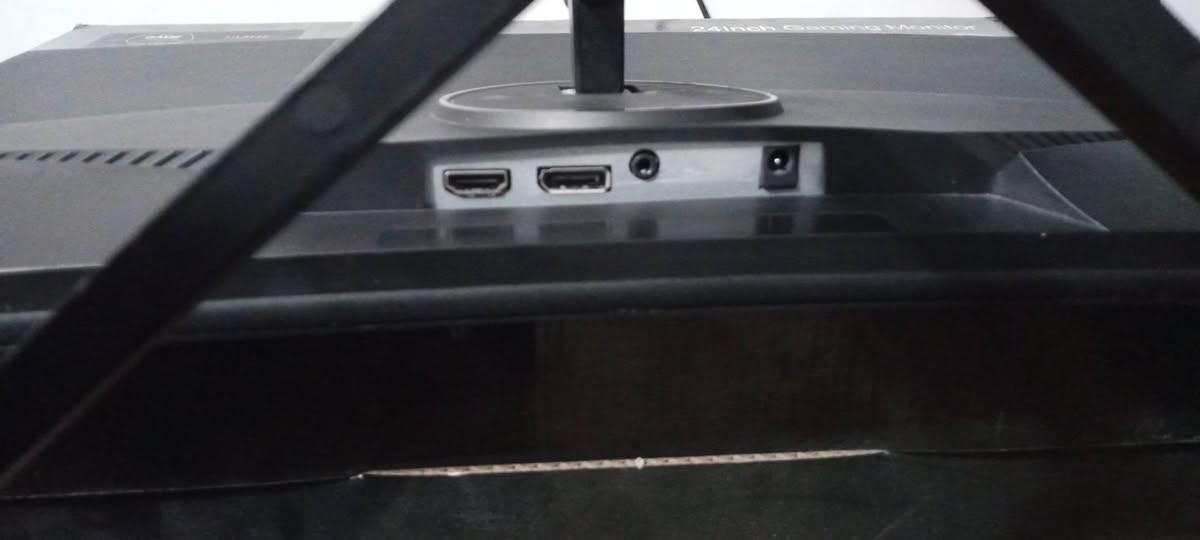 شون الحبايب شاشة كيمنك مستخدم نضيفة مواصفات حجم 24 دقته فول اجدي (1080) (HDR freesync (165HZ ومنفذين Display ومنفذ HDMI ومنفذ سماعه فقط الكبر الوره مثل مموضح بصوره انخلع ونثلم باطراف الكبر لما داشد بحامل شاشات ف لزكته بلاسق الشاشه معتني بيه وكارتونته وغراضه كامله سعر 130 الف وبيه مجال لشراي مكان بغداد الحرية توصيل ماعدي وذا تحب تجي تشوفه وتاخذه ماكو اشكال سبب البيع اني مطور العاب وتخدمني حجم اكبر


**إذا كنت صاحب هذا الإعلان وتريد حذفه لأي سبب، رجاءا أرسل رسالة إلى الدعم الفني**