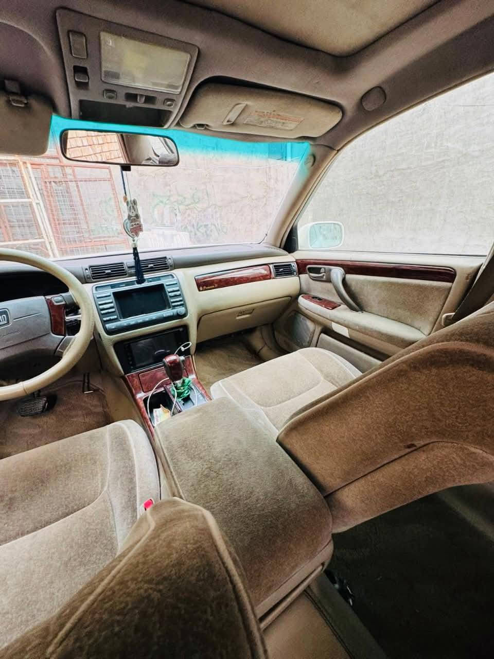 سلام عليكم ملكه مديل 2000اصل السياره كصه بجم ما عابر الشبرين 4 دكم فول فتحه كرستال اصل دي فور الكبيرD4كير ومحرك وحداديه تخم تاير جدد رقم انكليزي مداور سعره 100وبيه مجال *********** مكان السياره نجف
