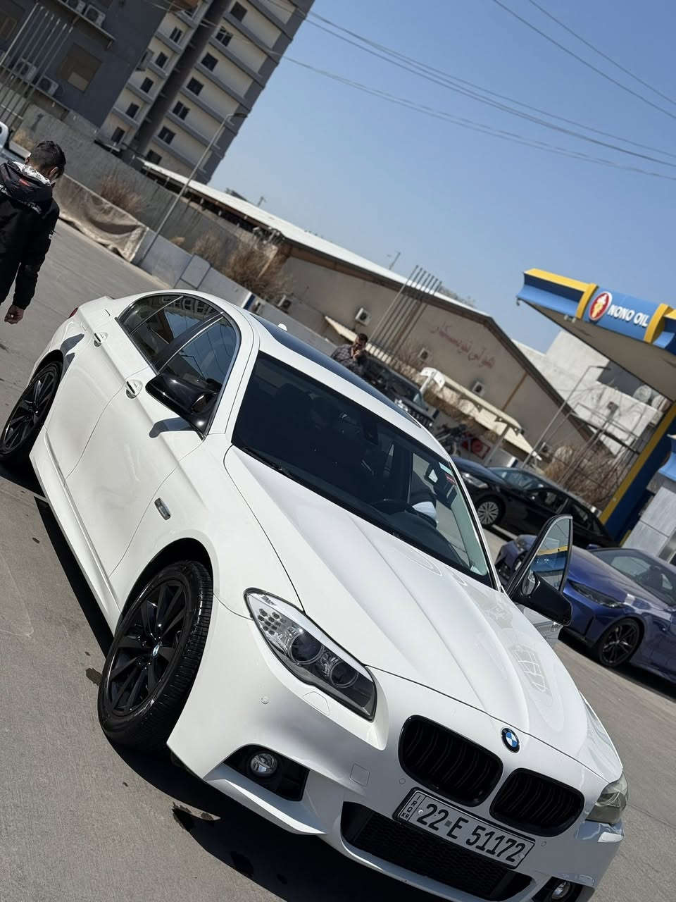 ‏BMW .لبيع
F10 - 2011 - 528
مكينة
المرغوب بدون توربو نوصل قصير (N52)
السيارة ماشية 186 الف كم
رقم اربيل- 
بأسمي تحويل مباشر
وارد خليج - وكالة العروش
السيارة بيها صبغ بابين فقط بدون دواخل بدون ايرباك
فول مواصفات
-   بردات ابواب
-   كاميرا خلفية
-   مري قلاب عند الرجوع للخلف
-   نظام انزلاق
-   توويل وليس فور ويل
-   تبريد منفصل
-   ويل كب اصلي حجم 18
-   حساس امامي خلفي شغال
-   صندوق شفط شغال
-   انظمة قيادة متعددة
-   اوتو هولد
-   ستيرن كهرباء
-   شاشة كبيرة
-   شفتات ستيرن
-   سلايد روف
-   مقاعد جلد كهرباء اللون قرميدي المميز
-   تنتة بلادية
- عليها كت كامل M دوسات و دعاميات
سيارة جديدة و بلادية تجي
شوف بعينك وتحكم بدون اي نواقص او اعطال يعني صفرمسج
ملاحظة :  عليها غرامة ١٤٠٠$ ارجعلك مع العقد
وبالخير ع الياخذها ...
السعر المطلوب 17,100 $
الف دولار
وبيها مجال بسيط ....
للاستفسار الاتصال ***********
مكان السيارة - اربيل - ازادي
