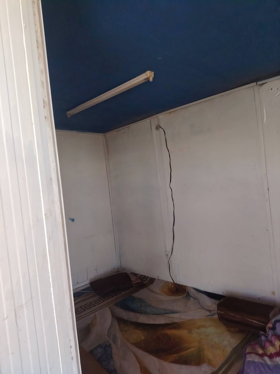 السلام عليكم كرفان البيع امريكي طول ٦ العرظ مترين ونص اليريد ايخبر عل رقم صاحب كرفان ***********
