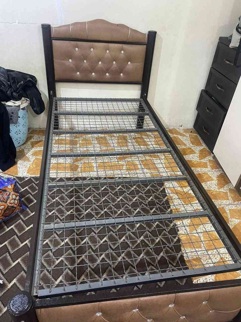 السلام عليكم جرابي عدد ٣ بي ارسي نظيفات السعر الوحده ٥٠ بيها مجال العنوان حي العامل قرب دائره الكهرباء عل السريع ***********
