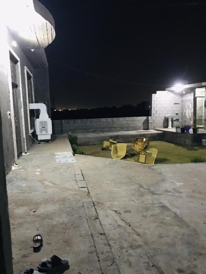 سلام عليكم
بيت البيع موقع البيت شراع 
طابو سند 25 تحويل مباشر
  مساحه 450 الكليه مساحه البناء 187 على شارع 11 البناء جديد 2024ملاحضه اخلف لبيت 3ونص متر ترك خدمات فول ماء كهرباء كله ريسيه 
بناء بلوك درجه اولى مكون لبناء من غرفتين وصاله وديوان ومطبخ وحمامات 

       سعر 90 مليون وقابل لتفاوض التواصل ***********
