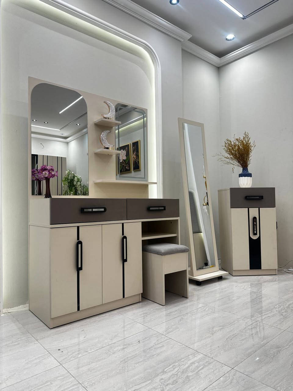 معرض الوليد الأثاث الراقي احدث الغرف التركية وعراقية 
غرف نوم عرقي وتركيا ضمان الجوده عاليه 
*********** الشريقات, صلاح الدين
