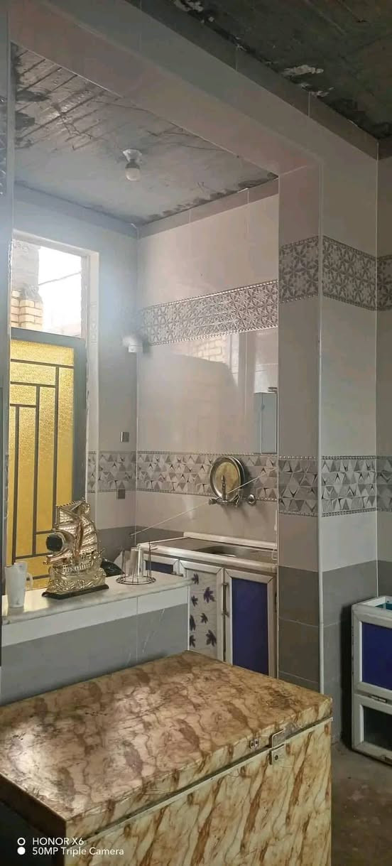 اعلان 
بيت بالجربوعيه الاولى مساحه 300ركن
 بظهر شارع ٤٠ 
سنة البناء ٢٠٢٤ نقصه ارضية وسقف جبسن بورد
يتكون من غرفتين وصاله ومطبخ واستقبال وصحيات داخليه وخارجيه 
 السعر الكلي ١٩١
مطلوب للمصرف الاسكان ٦٦مليون 
١٢٥ بيد البائع و٦٦ تسديد شهري كل شهر ٣٣٠

 تفاصيل اكثر مراجعه مكتب الساعي للعقار
او الاتصال بالارقام التاليه 
***********
***********
***********
عنوان المكتب سايدين حي الشرطه مكتب الساعي مقابيل اسواق ريتاج 🧿
