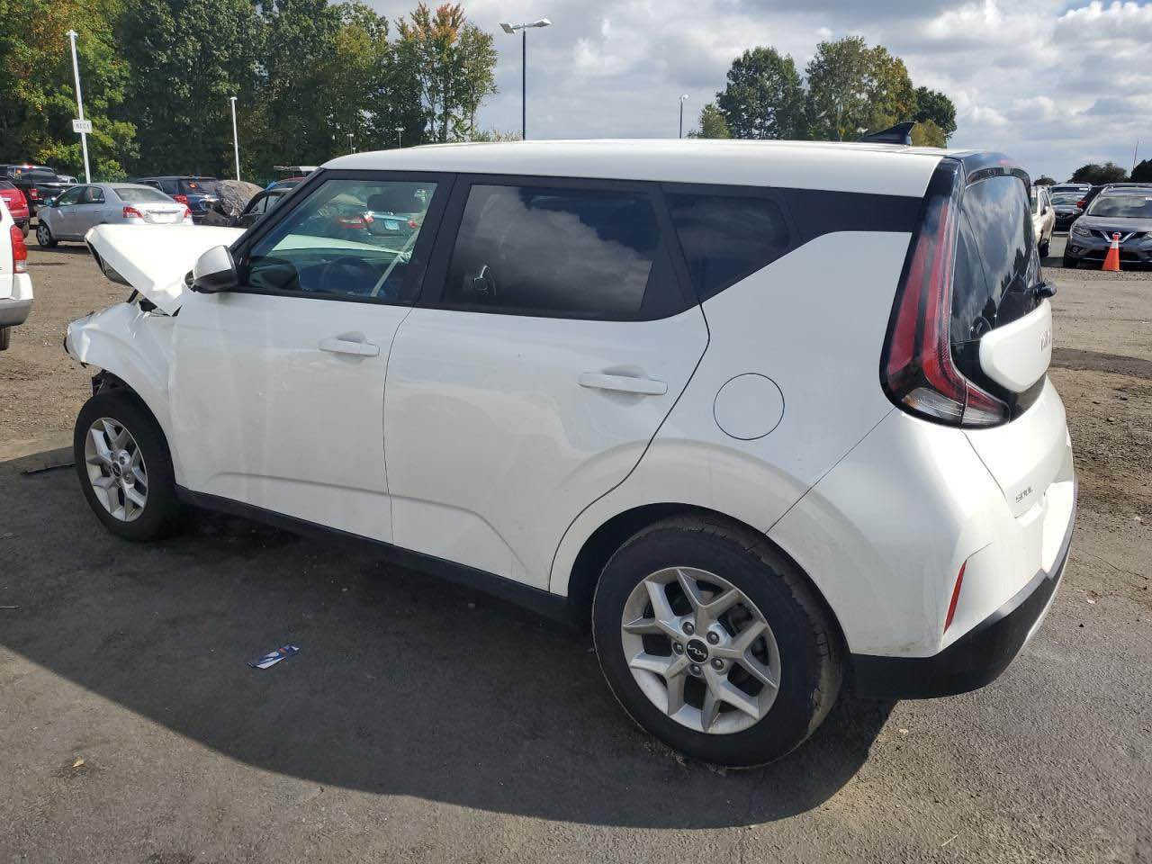 كيا صول 2023 رقم بابل بأسمي . ماشيه 36 mi 
حادث موضح بالصور جاملغ وبنيد بدون شواصي ولا لغود شرط الفحص … ايرباك ستيرن … تخم تاير جديد اصلي … شاشه كبيره مع كاميرا دواره … ثلاث انظمه قياده … رادار امامي … رادار جانبي … قياده ذاتيه … اطفاء ذاتي … مكينه 2000 دوش … عده كامله وسبير غير مستعمل … سعر 155$ مكاني حله *********** حلة, بابل
