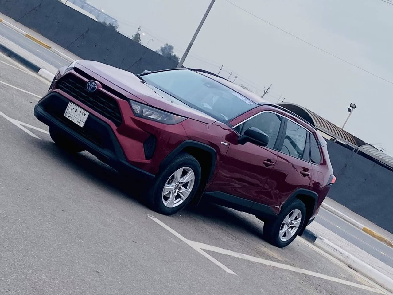 السلام للبيع تيوته راف فور هايبرد مديل 2021 وارد امريكي حادثه جاملغ خلفي مصلح بارد وبل عراق جاملغ وبنيد فقط  موصفات LE السيارة جديدة حيل وجاهزه واي نقص مابيه كير مكينه مكفولات حداديه تخم تاير تدفه تبريد ثلج السعر 180 لاستفسار اكثر لاتصال على الرقم *********** مكان السيارة كربلاء مكلف بل نشر
