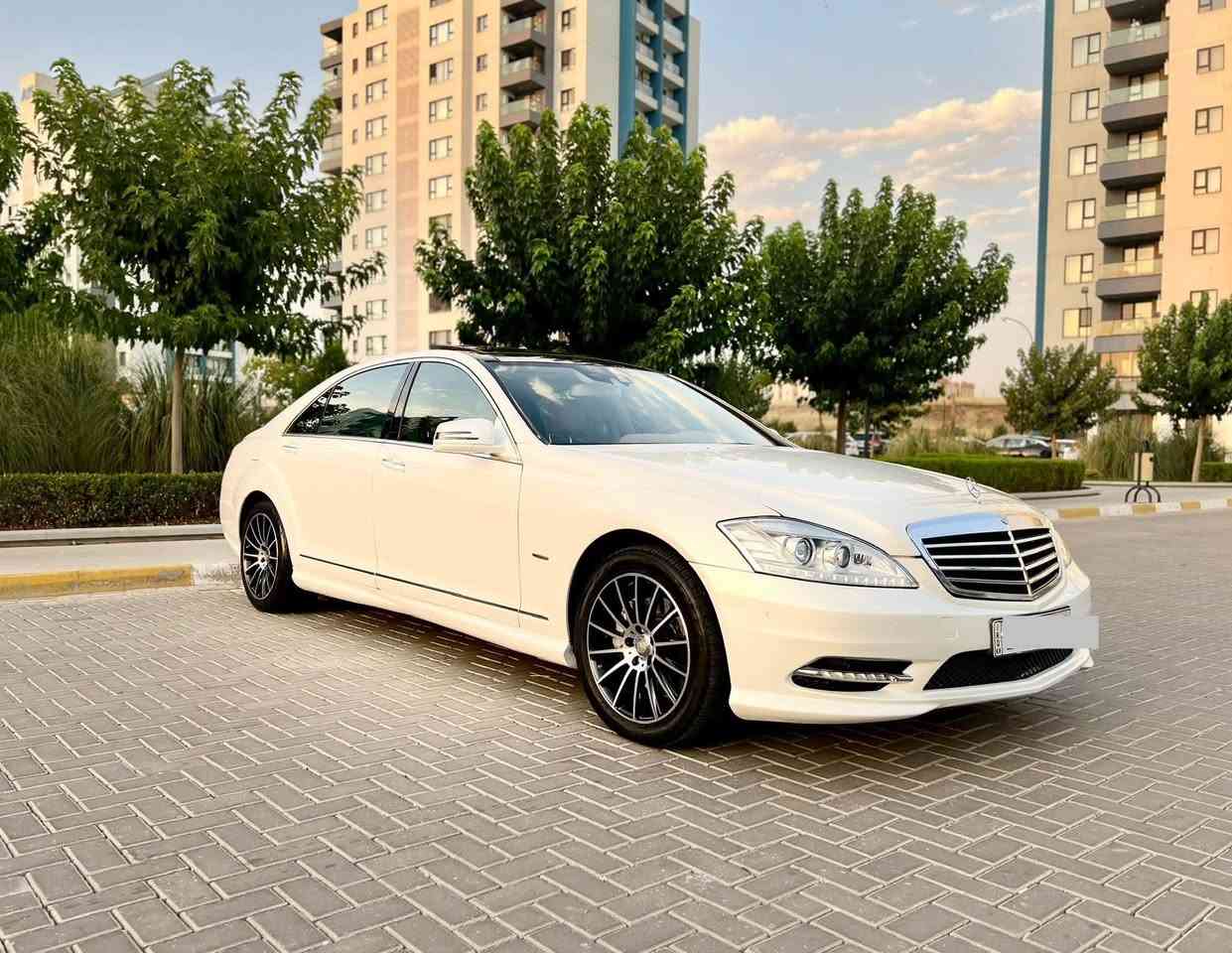 Mercedes Benz S(class)350-(AMG EDITION)

🎖️استلام شركة باچكير (اربيل)(مواصفات خليجي)
🎗️موديل (٢٠١٣)/رقم اربيل..
🔸عداد المسافة//(١٠٠)الف حقيقي..
🛡️مكان السيارة//سليمانية..
————————————————
🎗️🎗️أرجو ان تستمع بمواصفات(البنز)وتفاصيله👇
💎كت (أي أم جي)أصل شركة بلادي
💎تحكم كشنات من الابواب الامامية مع التجاوي والبردات كهرباء•
💎تحكم كشنات مع ميزة حجم الخاص للجسم في وضعية الكشن•(نظام خزن)
💎ناظور ليلي (night vision)في الشاشة الامامية لعرض الطريق وكذلك عرض الاجسام عله شكل مجسمات وعرض الكاميرات في الطرق•
💎تدفئة وتبريد كشنات الامامية (نظام رئاسي)•
💎حزام أمان(يأخذ وضعية الجسم )نظام رئاسي•
💎نظام(ESP)ميزة خاصة +أنارة داخلية متعددة.
💎سستم(هارمن كاردون)صوت مخيف مجسم حته بالكشنات سماعات مع السقف•
💎كشنات الامامي تدفئة وتبريد كهربائي(٣درجات).
💎مرايا عاكسة للضوء مع حساس مطري وحساس خلفي في السقف(تنظيم).
💎كاميرة خلفية دوارة مع لستيرن عند الرجوع الى الخلف.
💎اربع ابواب بصمة فتح وغلق السيارة.
💎اربع ابواب مع الصندوق شفط.
💎بصمة تشغيل السيارة.
💎حساسات امامية خلفية بلادي.
💎تدفئة وتبريد امامي(ثلج)منفصل حسب الرغبة مع وجود شبابيك في التكم من الطرفين•
💎نظام قفل الشبابيك والبانوراما عند تشغيل التبريد ذاتي(نظام خاص)•
💎ستيرن كهربائي ٤وضعيات+كير (تيبترونك).
💎ايرباك عدد١٤(منظومة حماية)..
💎دبلات كهربائية اوتوماتيك(سبورت وجبلي).
💎جهاز تلفون داخل السيارة للأستعمال..
💎بلوتوث/mb3/tv/dvd/auxميموري خزن..
💎منظومة زينون كاملة مع عدسة قلاب مع بك لايت ليد.
💎داخل جلد جوزي (مشمشي)مع دشبول مطعم صاج ملكي(لونين الدشبول)..
💎الستيرن مطعم بصاج ملكي مع لون الغرفة..
💎كرسي السايق كهرباء متحرك (خزن)مع الستيرن عند التشغيل (نظام رئاسي).
💎نظام الفوتو (للجامات)بلادي شركة..
💎نظام تحكم القيادة(S.C.M)..
💎ماوس تحكم كامل يظهر عله الشاشة (كونترول)•
💎خمس بردات كهربائية جوانب باب خلفي وبردة خلفية•
💎تحكم كشنات في الابواب مع التجاوي والبردات والبانوراما(نظام خاص).
💎ابواب خلفية كبير(VIP)..
💎يوجد في وسط الجكمجة ثلاجة (لحفظ الاشياء)..
💎بانوراما عله طول السقف.
💎دكمة فتح الصندوق وغلقه وايظا دكمة قفل السيارة كامل (سنتر لوك)في الجنطة موجود•
💎ويل كب حجم(١٨)لوك جديد(اي ام جي)مع تخم تايرات.(توسايز)..
———————————————————
💬//كتلوكات السيارة وكاعيات الشركة(AMG) وياه وهوك السيارة مع العدة (كاملة )..
💬السنوية محوله بسمي ومسويله هزة وفحص جايبه درجة (١٠٠)بدون أي خلل تحويل أو وكالة بشرط..
💬السيارة مكفولة بدون صبغ فقط هلال خلفي عله كد أربع أصابع مبخوخ وبيه بي دي آر  ومسويله بوليش وتشميع دمعة لسيارة..
💬السيارة انطيك اياه بشرط محرك وگير وحدادية وكهربائيات (صفر مسج)بدون أي خلل ومسويله سيرفس كامل(حدادية كاملة ودهن وفلاتر وتخم دسكات وفلنجات وبطارية أصلية ومي راديتر وقايش واذاين محرك وكير وتخم بلكات ومنظومة فيول بمب وتخم تايرات)بشرط السيارة جديدة لوك..
 السعر//(٢٤٨$)وسعره جدا مناسب بالنسبة للمواصفات والنظافة اللي عليه وروح جيك وبالعافية علياخذه..
📞📞رقمي لجاد بالشراء (***********)..
