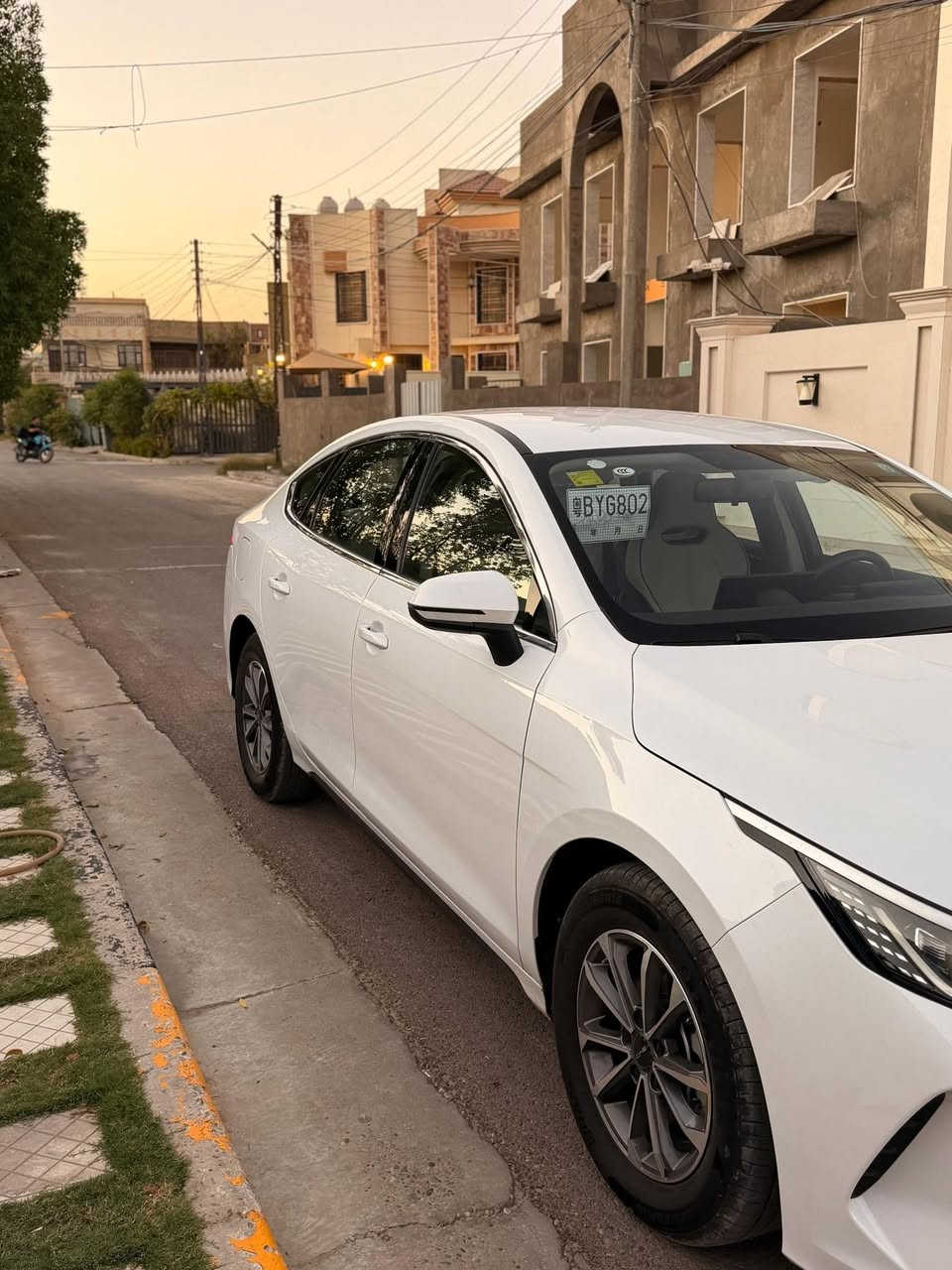 بي واي دي دستروير للبيع…
. رقم بغداد بأسمي ماشية 1000 الف  كلي 
مكفولة من الصبغ والبارد والتكحيل بيها ملاحظات بسيطة سياره بوضع شركه  موضحة بالصور. 
السعر: 19 و600 وبيها مجال للشراي
العنوان: بغداد- الدورة ***********
متواجد فيس وواتساب.
