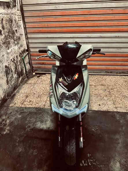 السلام عليكم دراجه سكنس شمعه للبيع
الدراجه مفوله تزويد 
كور صليب وبوشه ما معروفه من بره اجت 
صدر كرزي 
فج فرندو اصلي كرزي 
عقل رياضي 
دبلات خلفيه NCY
دراجه دراجه مفوله مفوله تزويد مكفوله لا تبخير ولا تنقيص ونكره سلف الصبح وشلعه ومعدل هاون 
والدراجه كابريتر من بره اجت مو هنا محوره شغلها كله مرتب 
السعر مليون 700وبيها مجال متواجد واتساب 
***********
