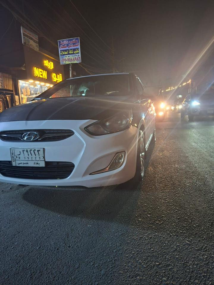 اكسنت هاج باك موديل ١٣ محرك ١٦٠٠  جيتي اي صدر جديد دواخل نضيف تخم تاير نضيف تبريد شغال  ينرادله ترتيبات بسيطه رقم بغداد شرط التحويل السياره بسم بنيه السعر ٧٥ ورقه وبيه مجال ما متواجدين على فيس الاتصال بالرقم ***********
