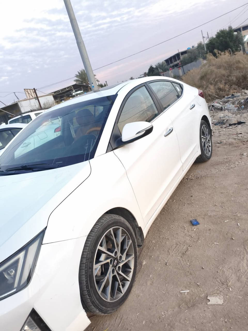 السلام عليكم شباب لانتر مديل 20مطلوبه بيه خشم البنيد او الباب الخلفي وره السايق مرجوع بارد سيارة فول مواصفات سعر 150او بيه مجال الشراي يتصل ***********
