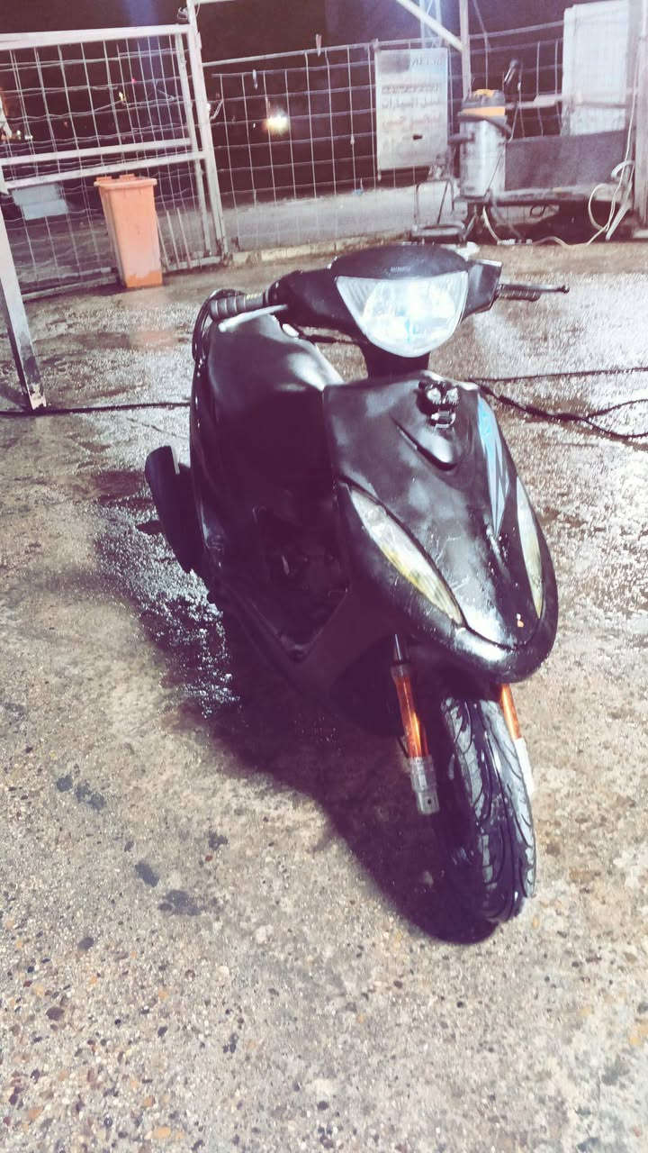 السلام عليكم عدلة للبيع دراجة نضيفه نقصها عرموطة مال هندر والدراجة شغالة سلف مكينة بلاد مابيها تبخير السعر 450 وبيها مجال حك الجيه ***********
