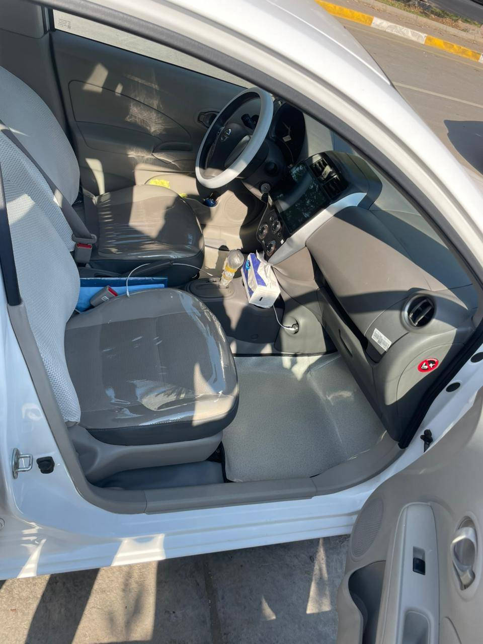 اسلام عليكم للبيع
سياره نيسان صني هندي ام اليبل الزرك سياره مكفوله كفاله عامه
 موديل 2023ماشيه80كم 
السعر 124ورقه اوبيه مجال قليل مكان بلديات
رقم تواصل***********
