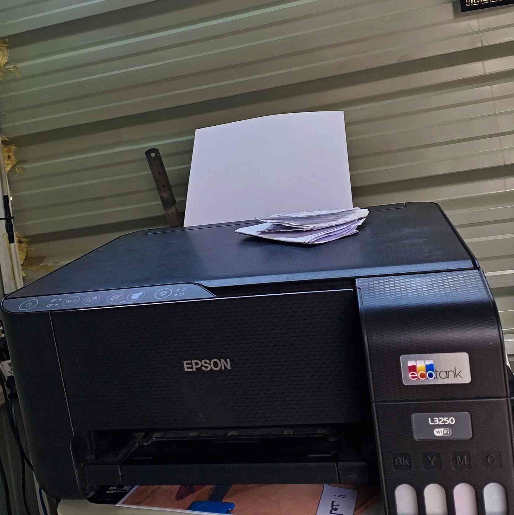 السلام عليكم... طابعة للبيع.. Epson L3250 هي طابعة متعددة الوظائف (طباعة، نسخ، مسح ضوئي) من فئة EcoTank، تتميز بخزانات حبر قابلة لإعادة التعبئة لتوفير التكلفة، وتدعم Wi-Fi، وتصل دقة طباعتها إلى 5760 × 1440 نقطة في البوصة، وتوفر سرعات طباعة تصل إلى 33 صفحة/دقيقة (أسود) و15 صفحة/دقيقة (ملون) مع إنتاجية عالية تصل إلى 8100 ورقة بالأسود و6500 بالألوان قبل إعادة التعبئة،.....للستفسار ***********
