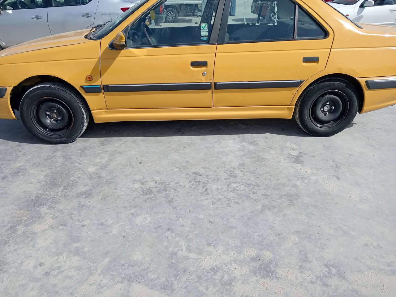 بيجو بارص موديل 2015. سعرهه 37 . بيهه مجال بصيط مكان كوت *********** بيهه صبغ بس لمكان لمشر عليه بالوان البرتقالي مطلوبه هيئه ينزل من سعره مكينه كير تبريد حداديه كلهه جاهزه
