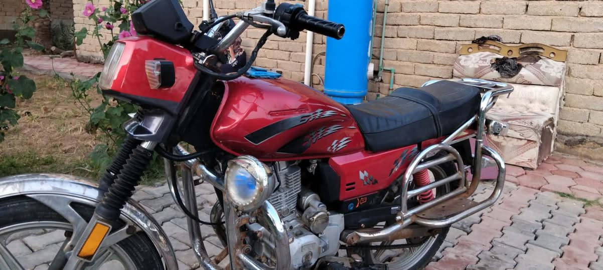 دراجة فيوم موديل 2013 أصوليه وبلادية ،، اوراق كاملة عمار ابراهيم ،، معمره تعمير جديد قبل اسبوع ،، تانكي وصفاحيات ،، ماصده دشبول اشياير ،، باتري جديد كهربائيات كامله مكمله ،، كشن جديد ،، دراجة مرتبة مال جناي (السعر 600 بيها مجال للشراي) العنوان ،، الكوت / الدجيلي رقم هاتف ***********
