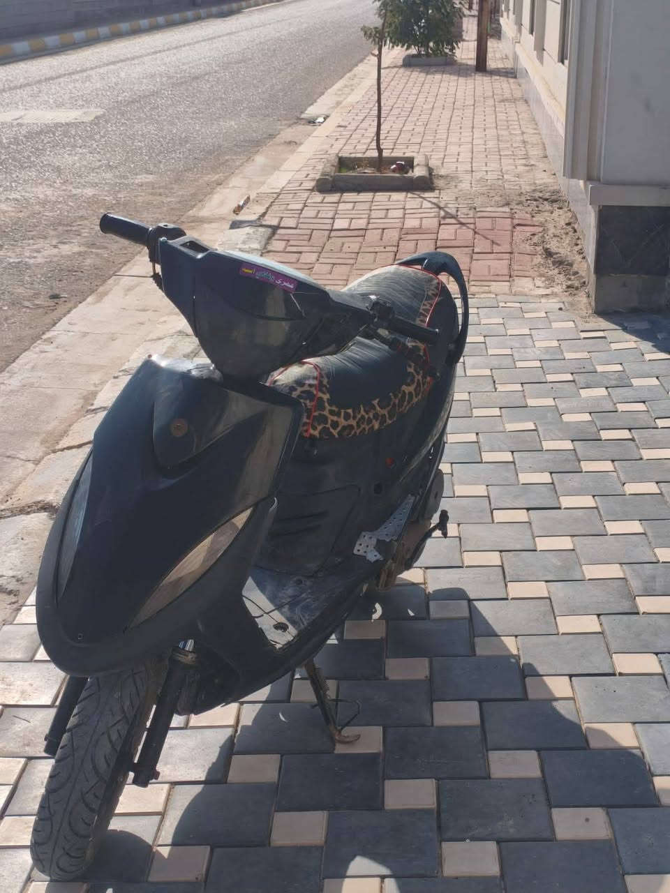 سلام عليكم ماكس   البيع درجه كلش حلوه صلف هندر بس صلف يردله خرز لان يشخط شغال كهرابيايت كله شغاله محرك ناعم حلوه بلاديه سعر 450بيه مجال ترهم مرواس بيراني او اقل ***********
