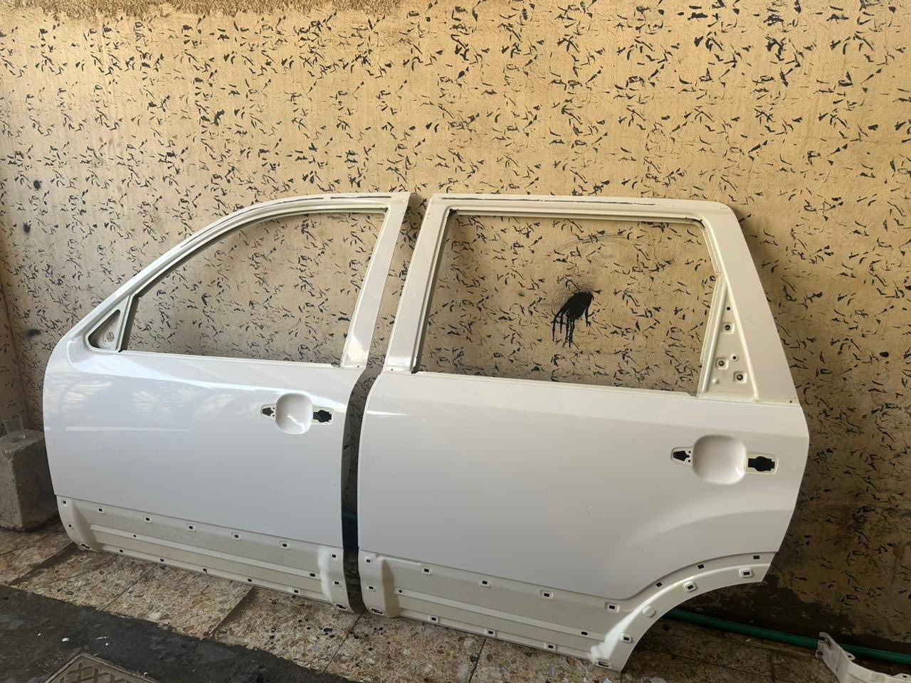 السلام عليكم عندي بابتين وجاملغ موهافي خليجي كفاله من الصبغ والطخه للبيع السعر ٨ ورقات أبيعهن كلهن سوه ***********
