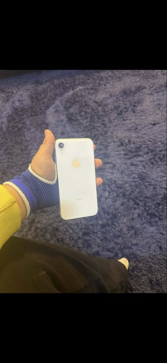 السلام عليكم ورحمة الله وبركاته جهاز ايفون اكس آر جداً جداً نضيف خيال مال زلغ مابي شخط مابي اللون ابيض جهاز ذاكرة ١٢٨بطارية ١٠٠ الجهاز كلة شغال فيس ايدي سيمكارت صوتة حلو مكاني بغداد شارع حيفا السعر ١٦٥ وبي مجال. قليل 
***********
