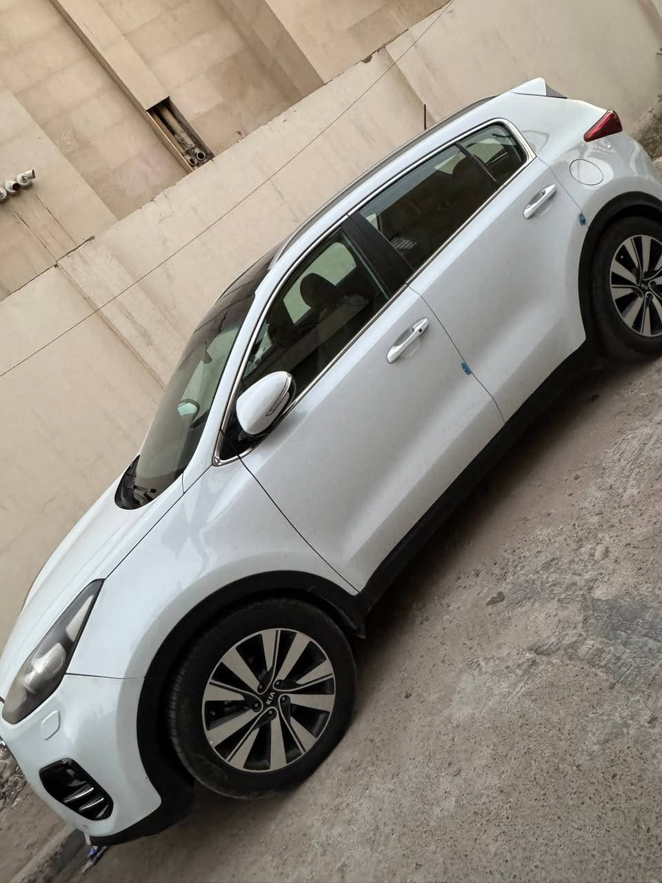 السلام عليكم          السعر170وبيها  مجال
مكان سياره بغداد ورقم سياره بغداد

سبورتج خليجي2018فًول الفول شنو بالك بيها 

بيها نص بنيد صبغ بدون ضربه وبيها 3مكانات PDRميبين

مواصفتها 

بصمه تشغيل بصمه أبواب 

حساس امامي +خلفي كشاف لايت ماسحه 

سايد بريك كهربائي أوتو هولد 

داخل قرميدي 

فتحه سقف بنراما 

مكينه 2000دوش 

ماشيه 53

لدات امامي +خلفي 

شاشه كبيره كامره خلفيه

مري شفط +اشاير مري 

ويل كروم حجم 19

***********فقط اتصال
