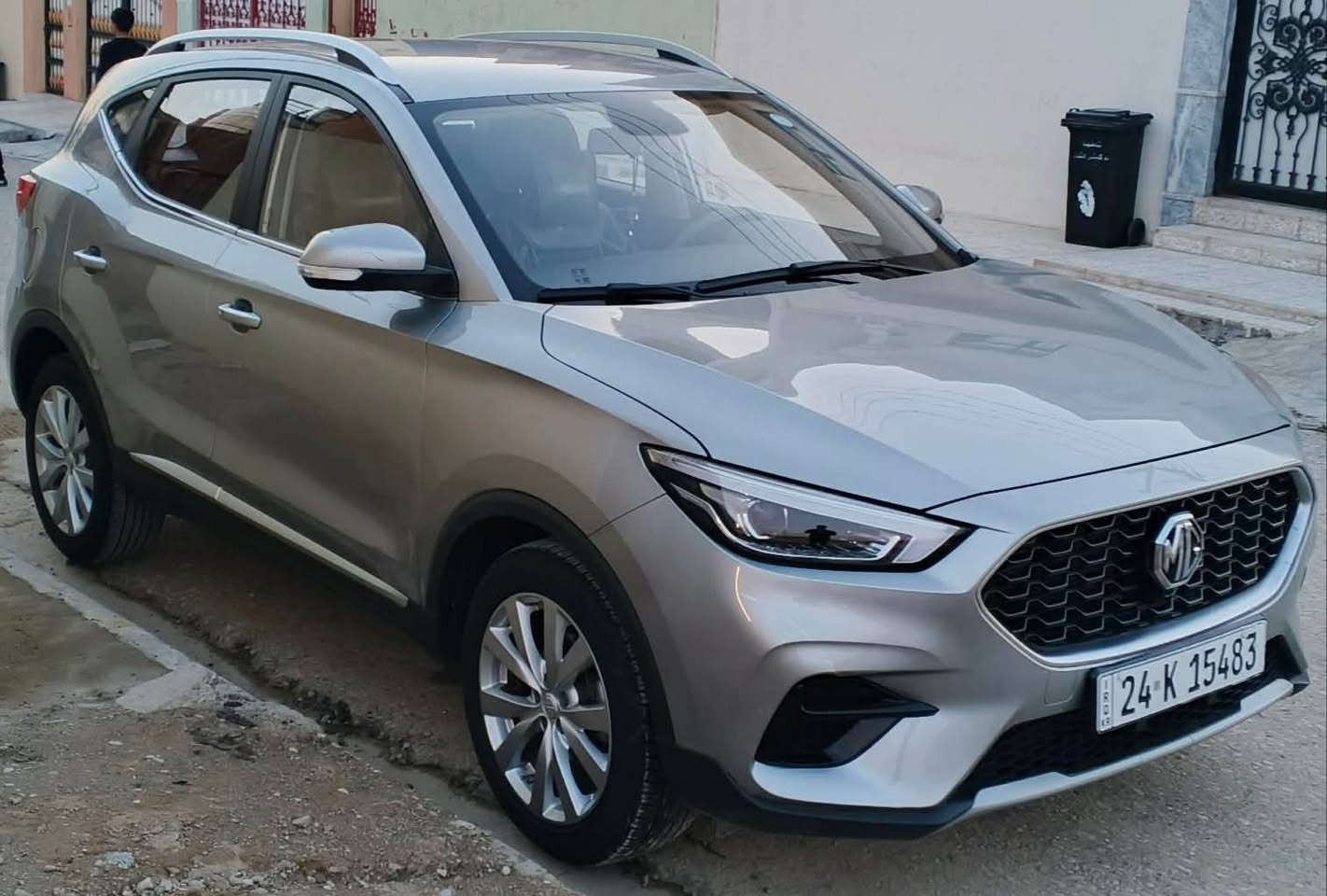 سيارة ام جي zs موديل 2023
لازالت تحت الضمان ماشية 43000 
مواصفتها بصمة وسايد بريك كهربائي شاشة تحديد سرعة ونظام منحدرات وكير اوتو وسبورت وعادي 
ضررها تصليح بي دي ار فقط بين الجاملغ والباب الامامي اثر ضربة دراجة مع شخط غير مصلح الموقع الموصل للاستفسار الاتصال على الرقم *********** 
السعر 110
