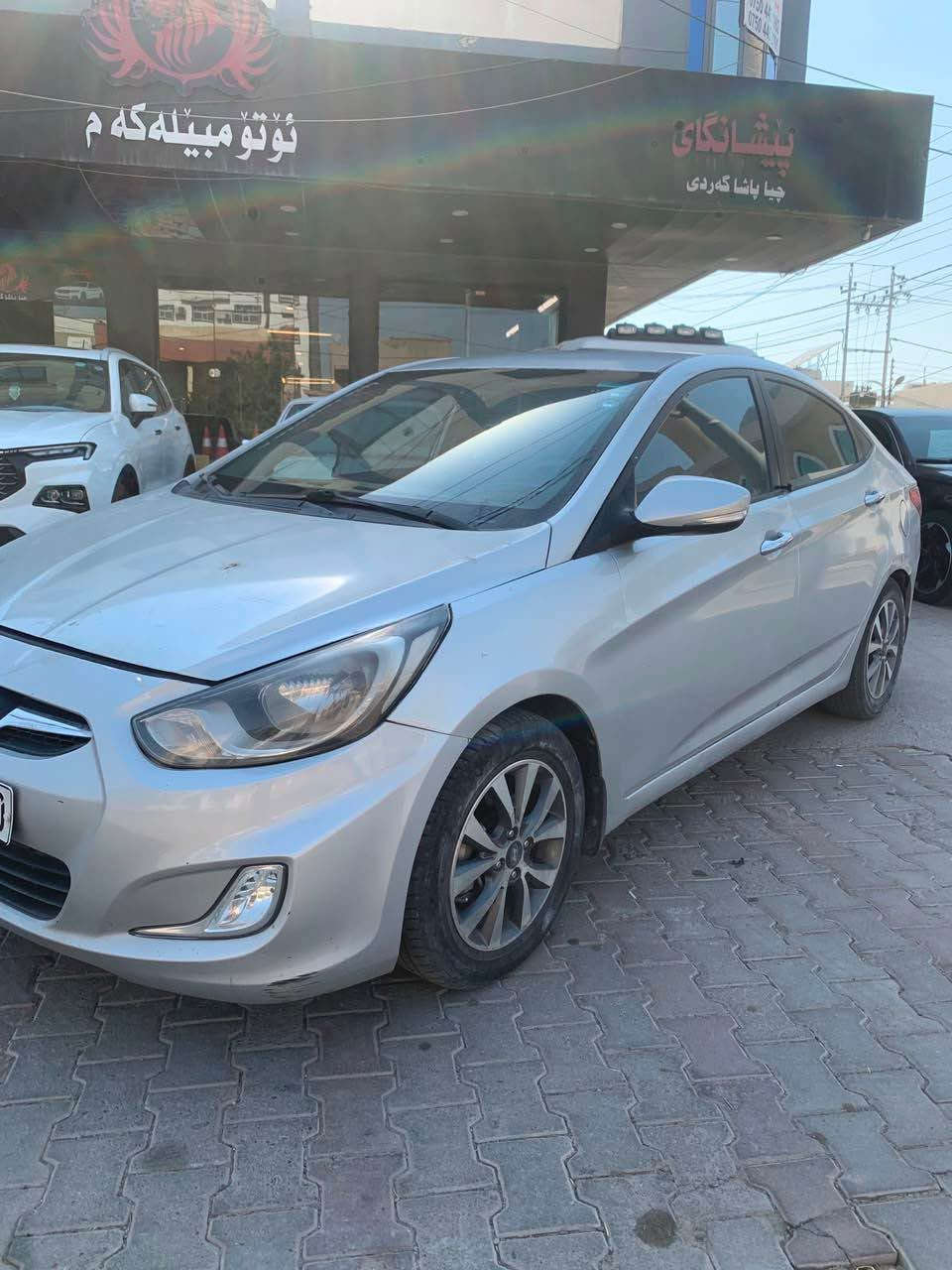 Hyundai accent 2012
خلیجی 
مەکینە کرایتەوە V4.16 
ڕەقەم و سەنەوی نوێ 
ڕۆیشتن / 350 هەزار کیلۆمەتر 
تۆماتیک تەبرید ڤۆلیۆم 
بۆنیت و چوار دەرگا و چاملغ 
سبوغ ، کەمەک کاڵبونەوە هەیە
هەندەک شوخت و قۆپی هەیە 
بێ ناوگرتن ، ئێڕباگ سوکان 

نــــــرخ / 78$
*********** أربيل, العراق
