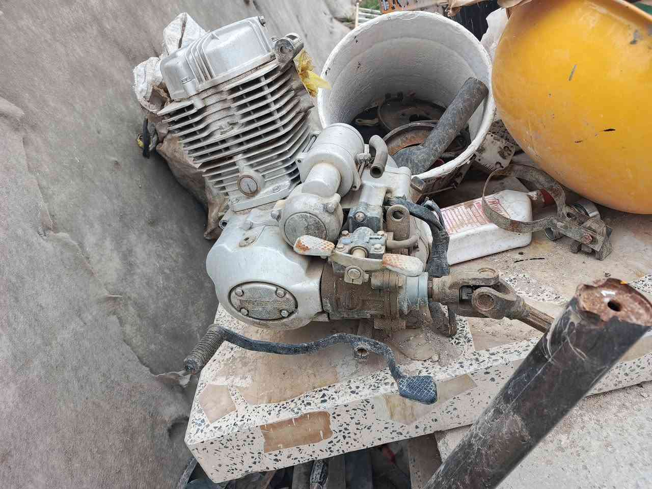 سلام عليكم 
تعميرة ستوتة للبيع 
نقصها بس بدي
شاصي 2017 اوراق اصولي
مكفول من اللحيم
مكينة موديل21 شغالة كلشي مابيها
اكسن وورگ وويالة وياها
سعر«400»وبي مجال للشراي
مكاني كربلاء الحسينية
*********** اتصال
