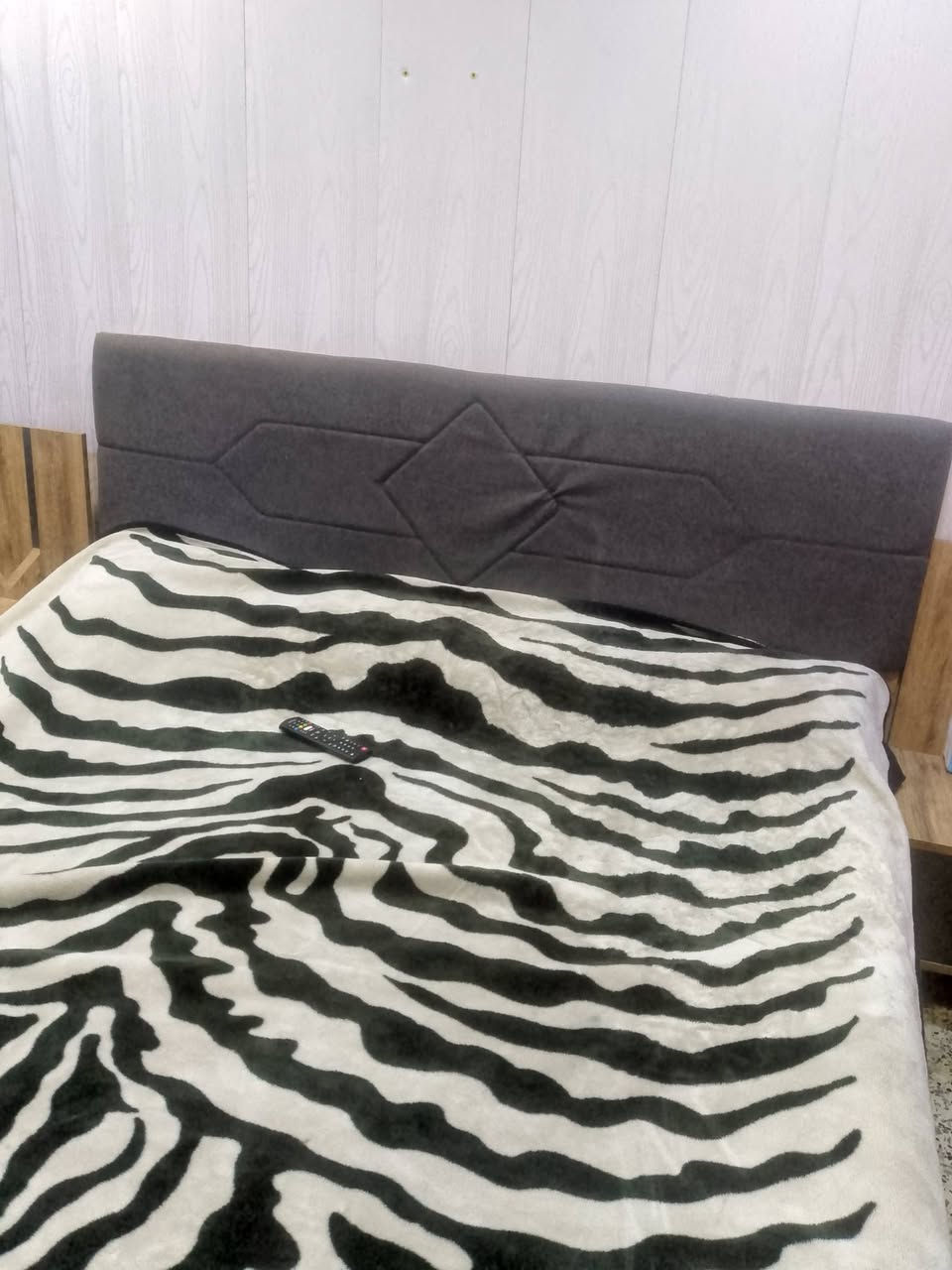 بس كمدي واحد مكسور كلشي ما بيها ب سعر 350 قفل و الي يريدها خاص


**إذا كنت صاحب هذا الإعلان وتريد حذفه لأي سبب، رجاءا أرسل رسالة إلى الدعم الفني**