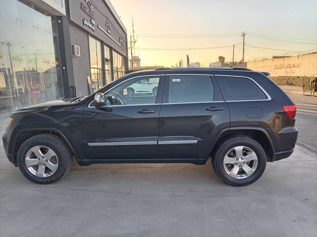 Jeep 2011
كاتبلك تفاصيل بالكامل بالمنشور ول سونار بالمنشور
جيب لاريدو 2011
رقم اربيل 
بأسمي بيها كوبون بنزين 
ضررها دعاميه وربع البنيد صبغ وبيها شويه بارد اباب الوره يعني بيها مكنات بارد  مثل ماموضح بلسونار 
كير ومكينه مكفول المكينه مبدل بيها براد مال دهن وعليها ايدامه لمحرك 
 السياره عليها ايدامه من خارج وداخل ومكينه  السياره احله من الصوره   كلش نضيفا  
تخم تاير جديد تبريد ثلج شركه قطعتين تبريد  السياره
مواصفات اللاريدو المعروفة
بصمة تشغل
بصمةابواب
بصمة دخول
كامرة دواره 
شاشة 
مثبت سرعه تحكم ستيرن 
دفع خلفي 
سيارة نظيفة  
مكان السيارة موصل ايسر حي القدس
 رقم صاحب السياره 
السعر خاص او انتصل 
***********
***********
