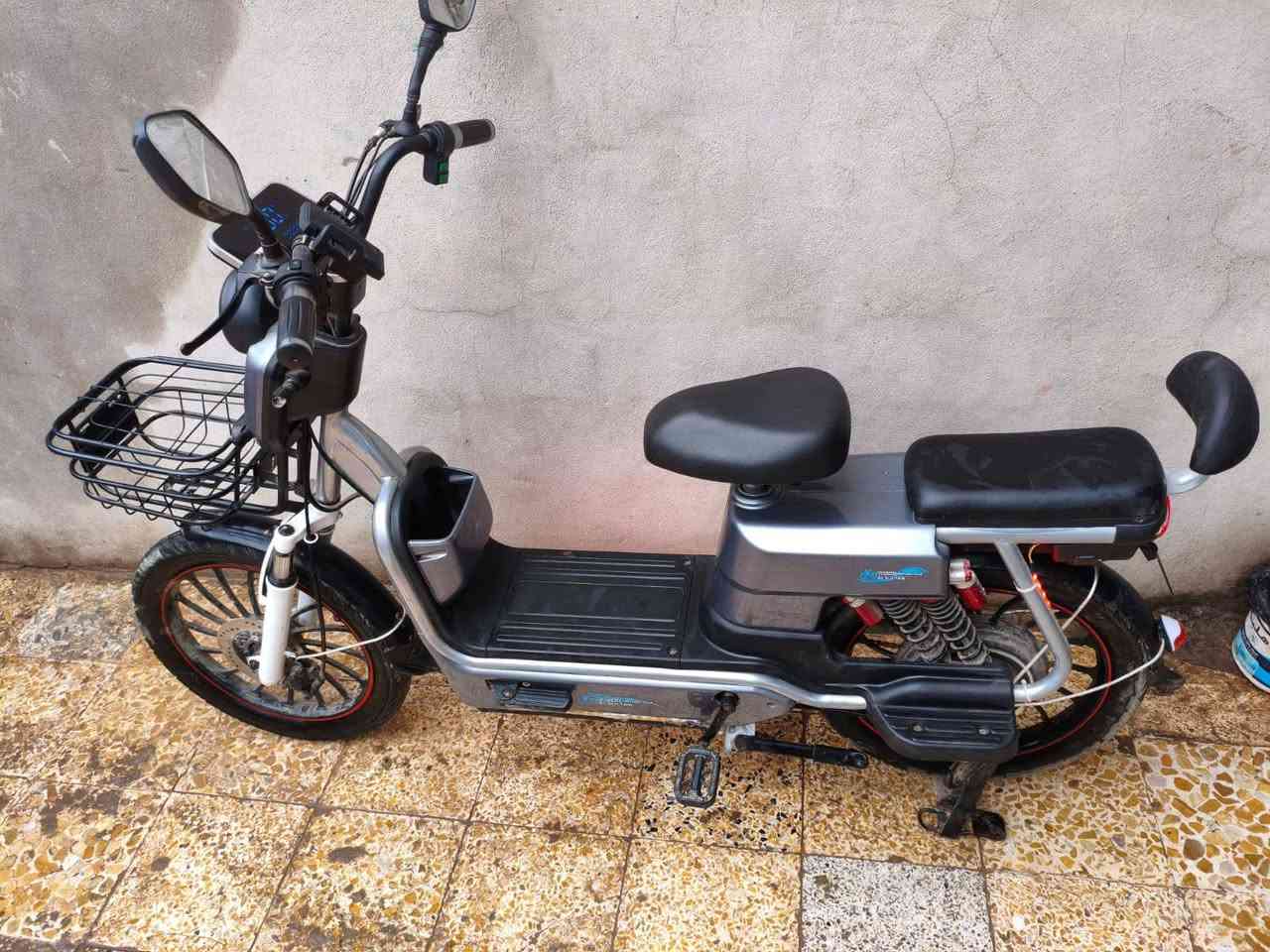 السلام عليكم بايسكل شحن للبيع مابي اي عطل فول مواصفات مكاني حي الانتصار شارع 30 يم جامع مسجد للمجيد 
رقمي ‏‪***********‬‏ السعر خاص او اتصل عل رقم
