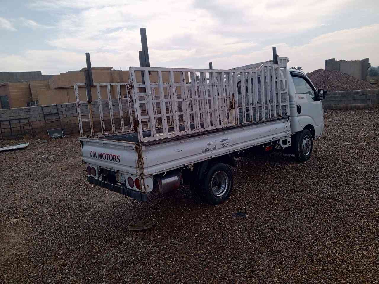 السلام عليكم ورحمة للبيع كيه فحل موديل 2012 فحل حجم المحرك 4000
السياره مكفوله 
السعر 105$ وبيه مجال للطيبين 
مكان السياره الانبار الحبانيه 
للتصال ***********
