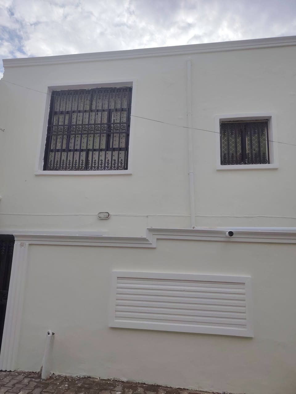 اللهم صلي على محمد وآل محمد
دار للبيع 🏛️   بناء جديد 
⛔   حي  الحضاره   قرب مدرسة العبير 
📈 المساحة   :  85 م مربع 
يتكون من : طابقين 
- غرف نوم2
- صالة 
- استقبال 
- مطبخ
صحيات 

☎️ للأستفسار والمعاينة اتصل على :
***********
الرقم يحتوي على واتساب 
📍 زيارة مكتبنا الكائن في : حي الصدر الاول السايدين قرب مطعم كباب نذير 
📥 مكتب أدم
