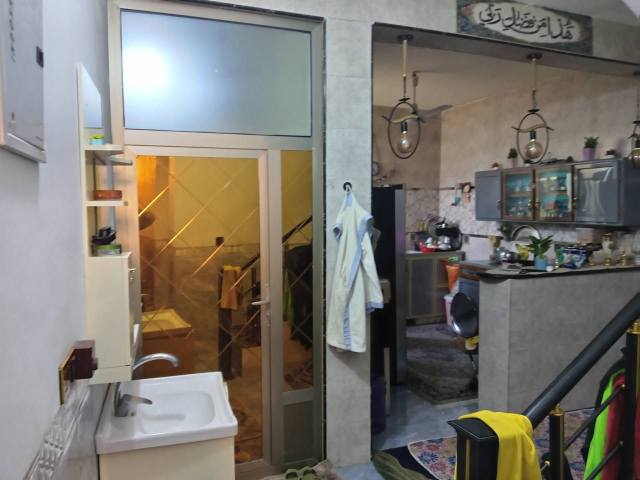 بيت ٦٥ متر واجهه ٥ متر البيت مدخلين الطابق الأول الاستقبال وصاله صغيره ومطبخ وصحيات الطابق الثاني غرفتين نوم وصحيات الطابق الثالث بيتونه وغرفة نوم
عنوان هورجب مجمع البيت المميز
السعر ٨٥ للاستفسار ***********
