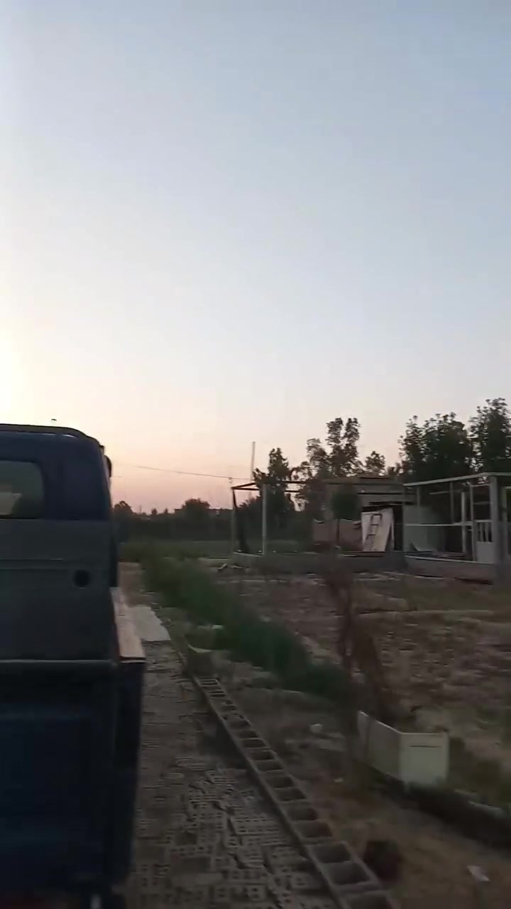 متاح دونم بيه بيت مسيج ماء كهرباء سحب مي سقي موجود وبير  وأكثر تفاصيل موجوده بالفديو قرب جسر الفرنسي ***********
