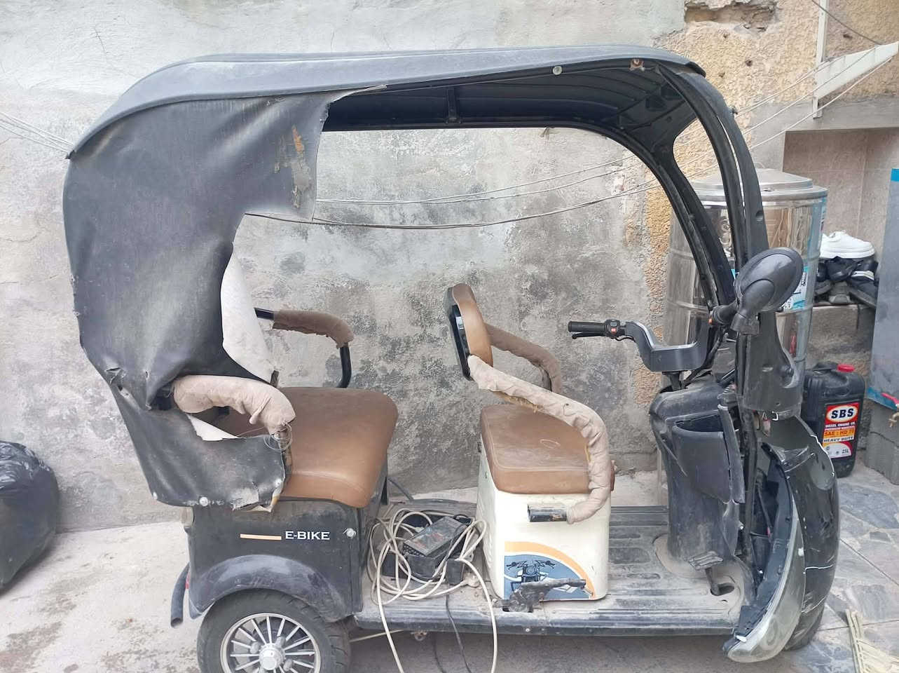 سلام عليكم دراجه شحن للبيع شغاله ابيع على وضعها سعر ٦ ورقات وبيها مجال للاستفسار اتصال عل هاذ رقم ***********
