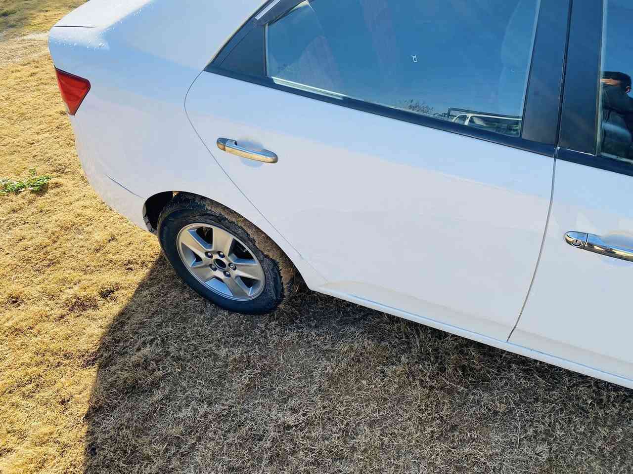 السلام عليكم 
سيراتو ١١ خليجي للبيع المواصفات 
كير مكينه صدر تخم تاير كشر خير من الله 
نص فول السياره جاهزه من كلشي 
الساره معروضه ب٨٢ وبيها مجال 
للتواصل ***********
عنوان السياره واسط
