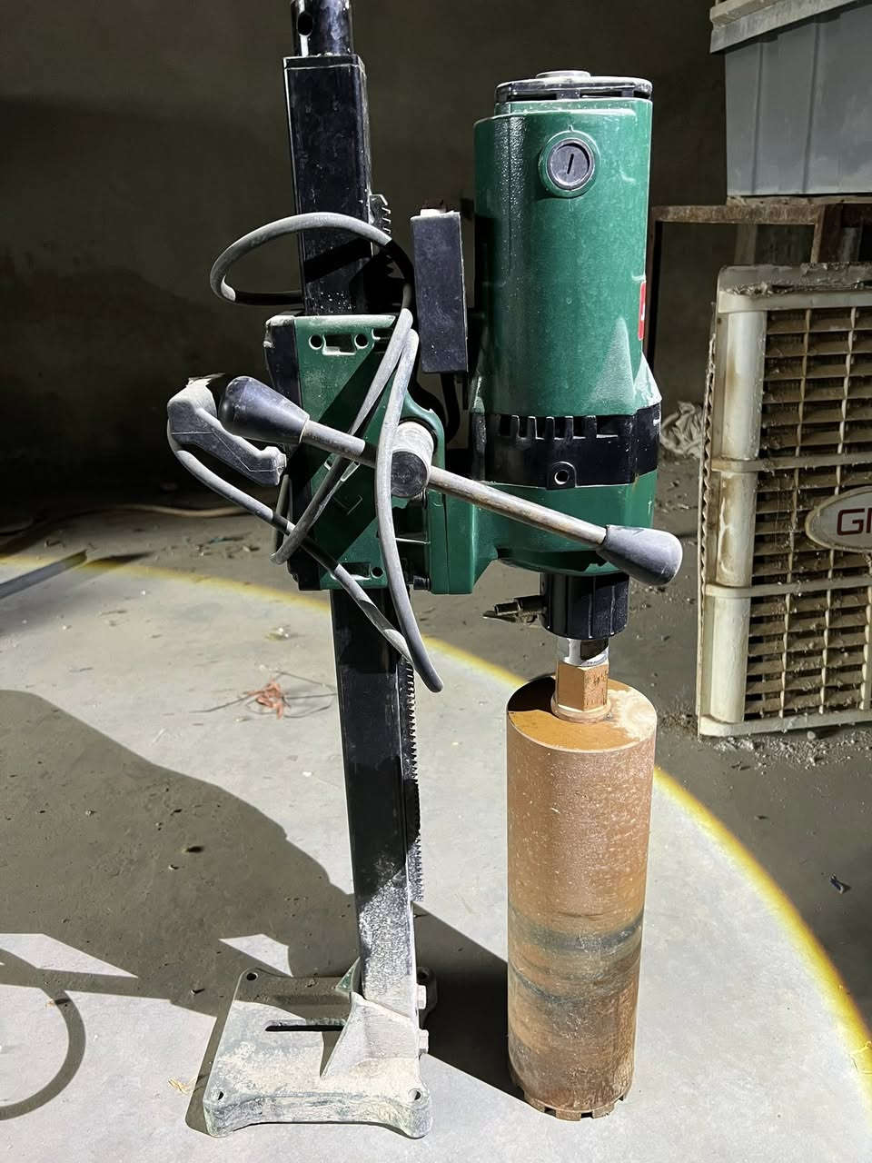 جیهازی كۆڕی سەقف كون كرد بۆفرۆشتن
***********
