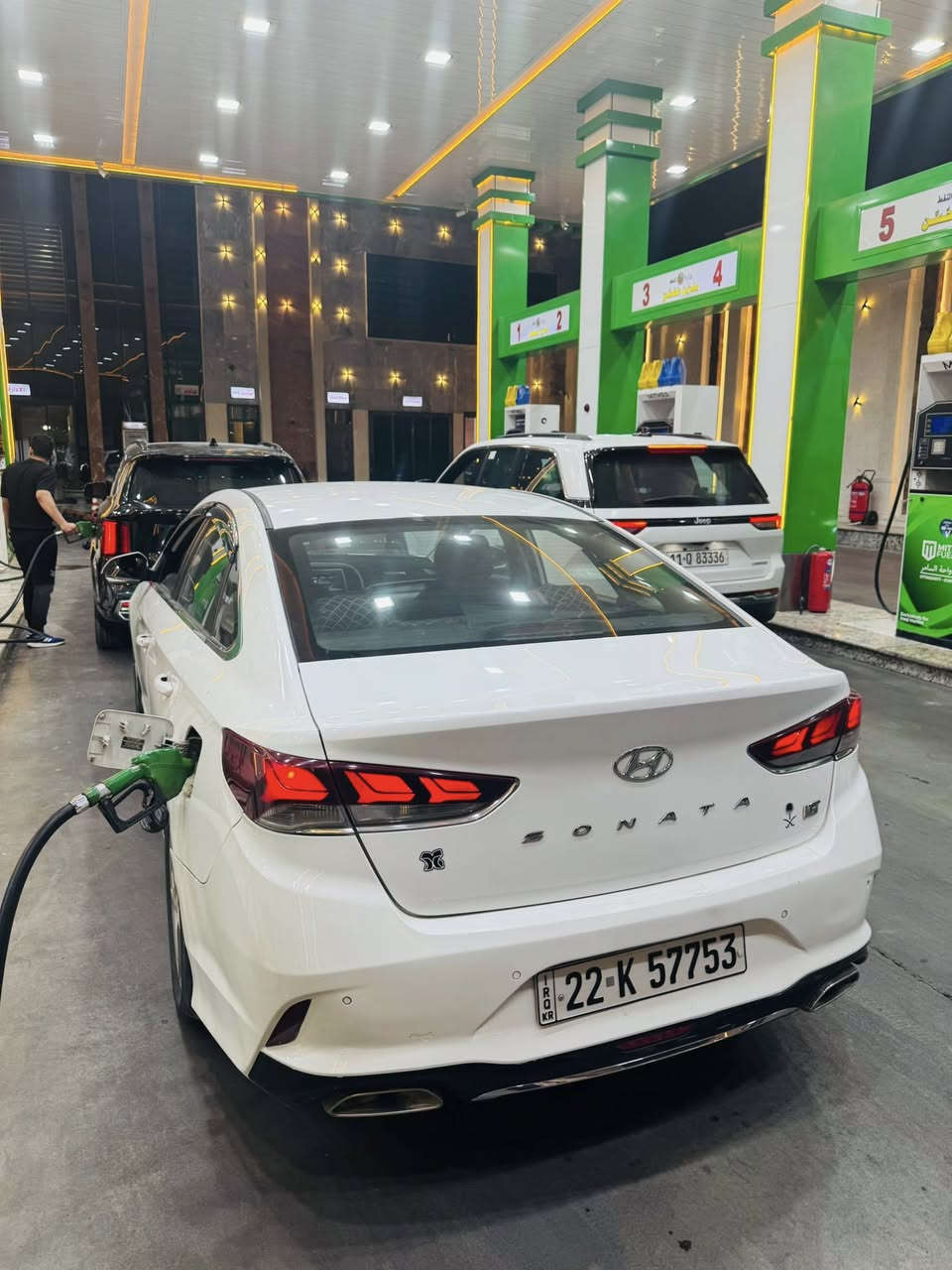 سوناتا 2018 ابيض 
محرك٢٤٠٠ دوش المرغوب
اقبل مراوس
 مواصفات نص فول 
مري شفط 
اشاير بالمري
تايرات جدد 
باتري جديد 
فيت بم عبوه كامل جديد وعبوه طوارء
متصرف عليها كلشي
مانع انزلاق تثبيت سرعه
دبل صالنصه
تحكم ستيرن
شاشه بلاد
تبريد تدفئه كله شغال
ماشيه ٢٧٠km
٣قطع صبغ والجاملغ الكدام  بي طخه وشخط بالبابين
مكاني سيديه غير متوفر ماسنجر
 *********** 
***********
