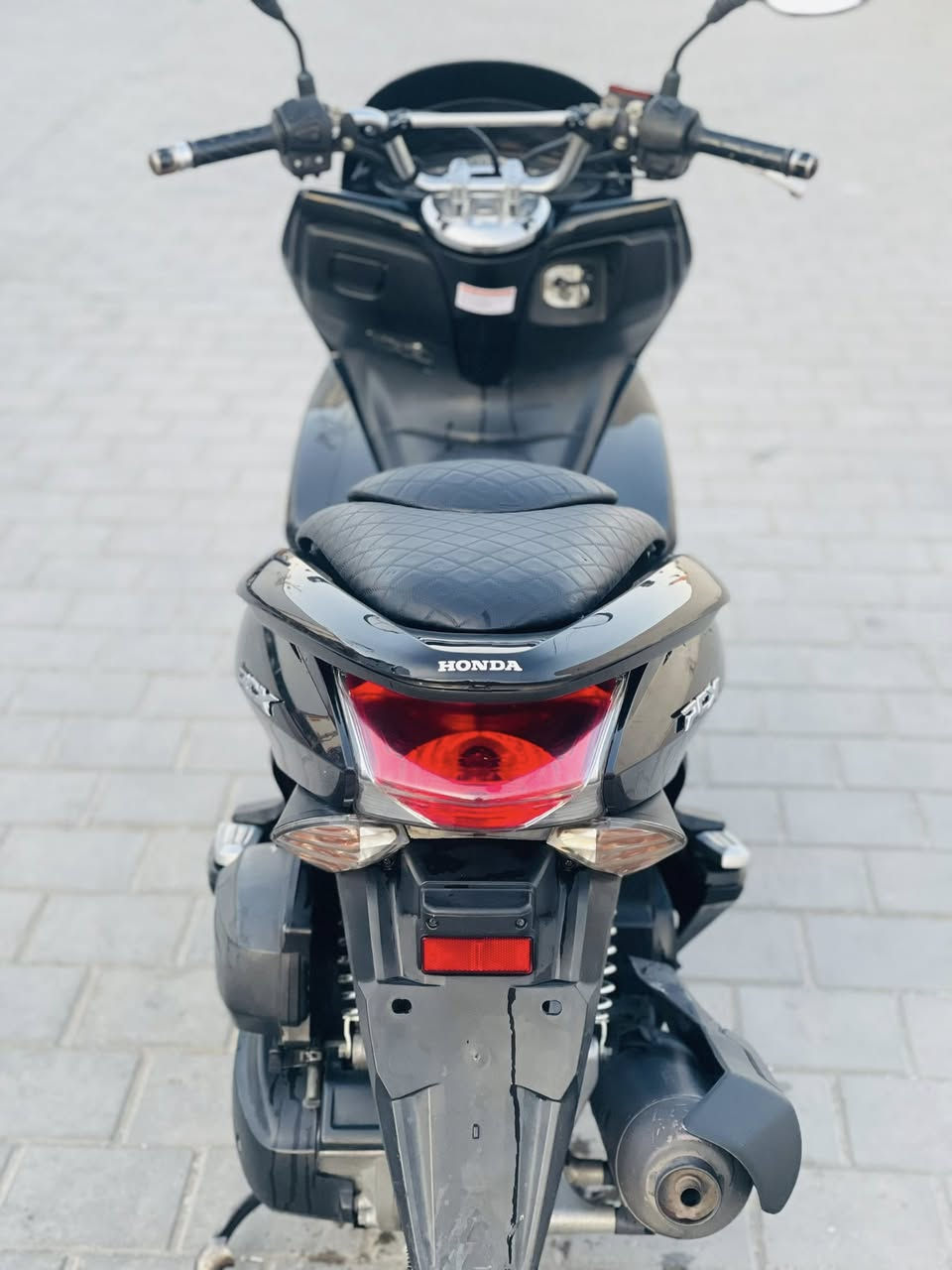 السلام عليكم 
بي سي اكس
جيل اول 
ياباني 
لون اسود 
مرايات اصليه 
حساس زدحام
مكينه مكفول
ستان كهربائي 
مكان بغداد ام الكبر
رقم ***********
مكينه 150
