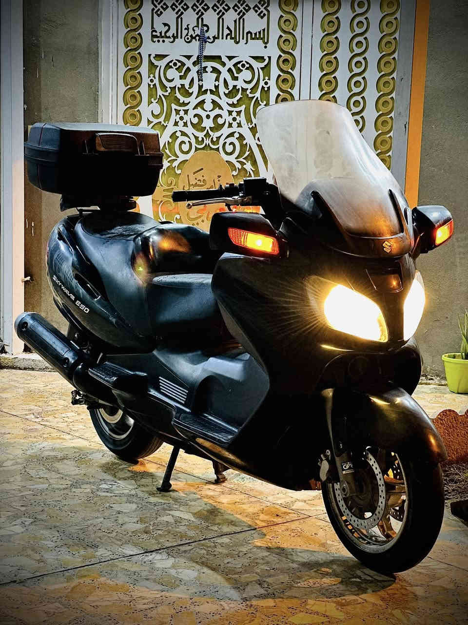 سكاي ويف للبيع دراجة مكفولة كير ومكينه كفالة عامة - مواصفاته abs وقبضات تدفئة - كفراته نضافة خير من الله — تايرات جدد مدل اله — تجي وشوفه بعينك  — سعره ١٢ ورقة وبيه مجال حك جيتكم . مكاني طويريج / *********** .
