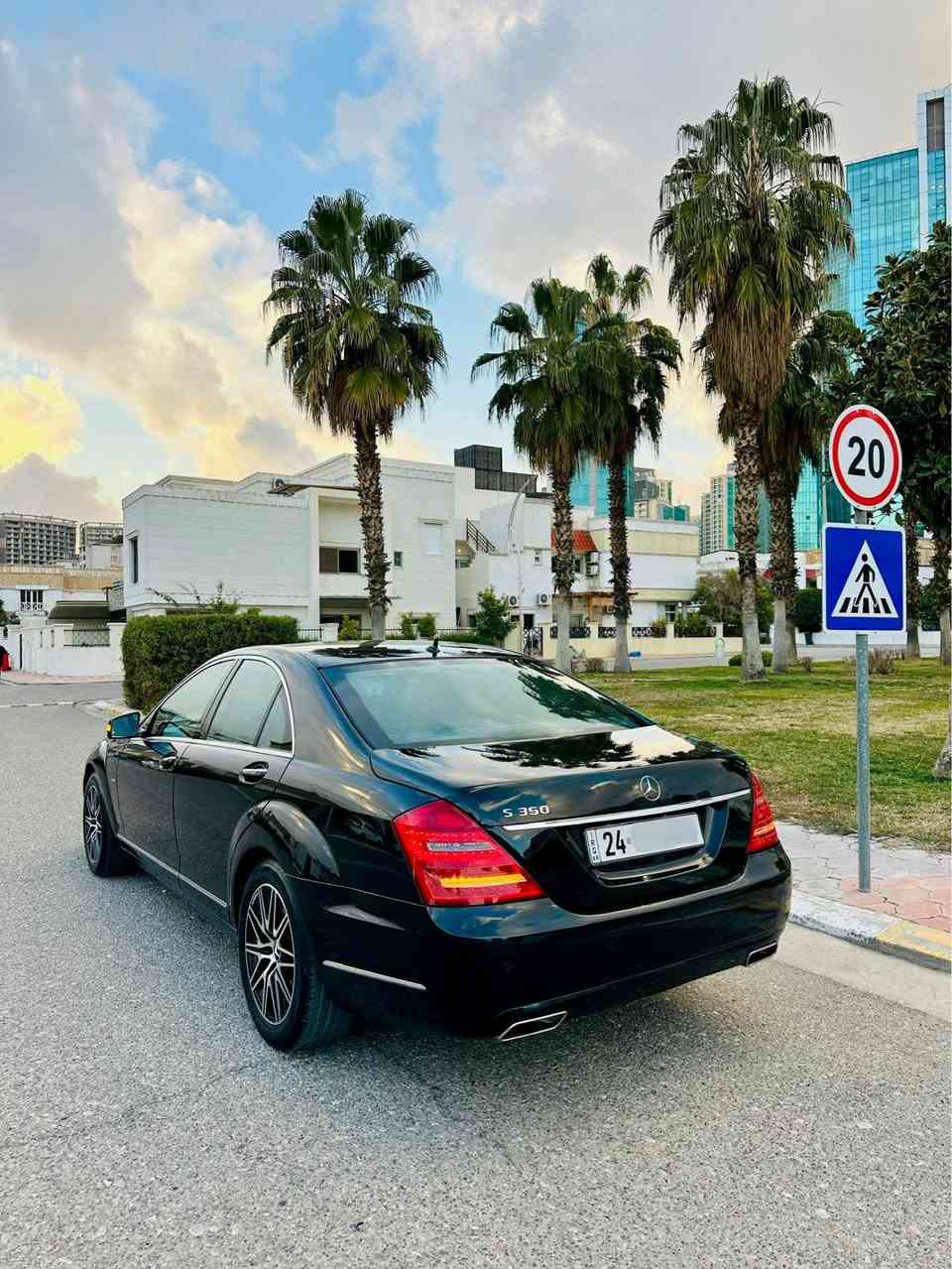 السعر قمبلة و مفاجئة بلنسبة للنضافة و كفالة عامة 💣

صلو على الحبيب 🙏🏻

للبيع فخامة الأمانية و فول مواصفات

🇩🇪🇩🇪🇩🇪 Mercedes Benz S class 350 🇩🇪🇩🇪🇩🇪

اخوان السيارة وارد الأماني و ضمان دولي و ضمان انتر بول و مكفولة كفالة عامة من الحادث و الصبغ و موجودة سونارها 💯

موديل : 2011

وارد : الألماني

محرك : 6 سلندر 3500 بانزين الحباب الجميع
 
نسبة النضافة : 98% ماشاء الله

لون : اسود لماع 

ماشية : 155 الف 

رقم السيارة : دهوك الجديدة سنوية عضم عاج 

مكان السيارة : اربيل 📍

سعر المحروسة : 197$💰 ورقه و مجال جداً بسيط 🙏🏻

رقم تليفون و واتساب ☎️ :

***********
***********

⚜️⚜️⚜️⚜️⚜️⚜️⚜️⚜️⚜️⚜️⚜️⚜️

مواصفات فول 💯

‎فتحة السقف • حساسات امامية و خلفية • رادار امامي و جانبي • مانع التصادم • تحديد مسار • دبلات جبلس • بيبان كله بصمة و شفط • صندوق شفط • لايت زنون و دوارة • كامرة خلفية • بردات خلفية كهربائية • سماعات Harman/Kardon • شاشة و كيج الكتروني • ناظور ليلي • كشنات تدفئة و تبريد و خزن و حضن و فول كهربائية • ستيرن مهربائي و خزن • شفتات بلستيرن • كير تعليك • شاشة دي ڤي دي و كنترول • سيدي بوكس • بريك لمس • اوتو هولد • اتو ستارت ستوب • مرايات شفط • كشنات خلفية هيتر و تحكم بل بردات • و بعد كلش اهواي مواصفات ممذكورة 💯

اخوان السيارة جاهزة و بدون النقص الحمدلله و مسويله سيرفز عام من ناحية دبلات و صدر و هيدروليك و دهن المحرك و نوزلات كله مضبوط و بدون اي نقص الحمدلله 🙏🏻

گير و محرك و كهربأيات السيارة كله كفاله و بدون اي نقص او خلل او عطل شرط سونار 👍🏻

فحص و هزة و سنوية جديدة و السيارة بأسمي تريد تحويل او وكاله حاضر و ما اقصر 🙏🏻 أربيل, العراق
