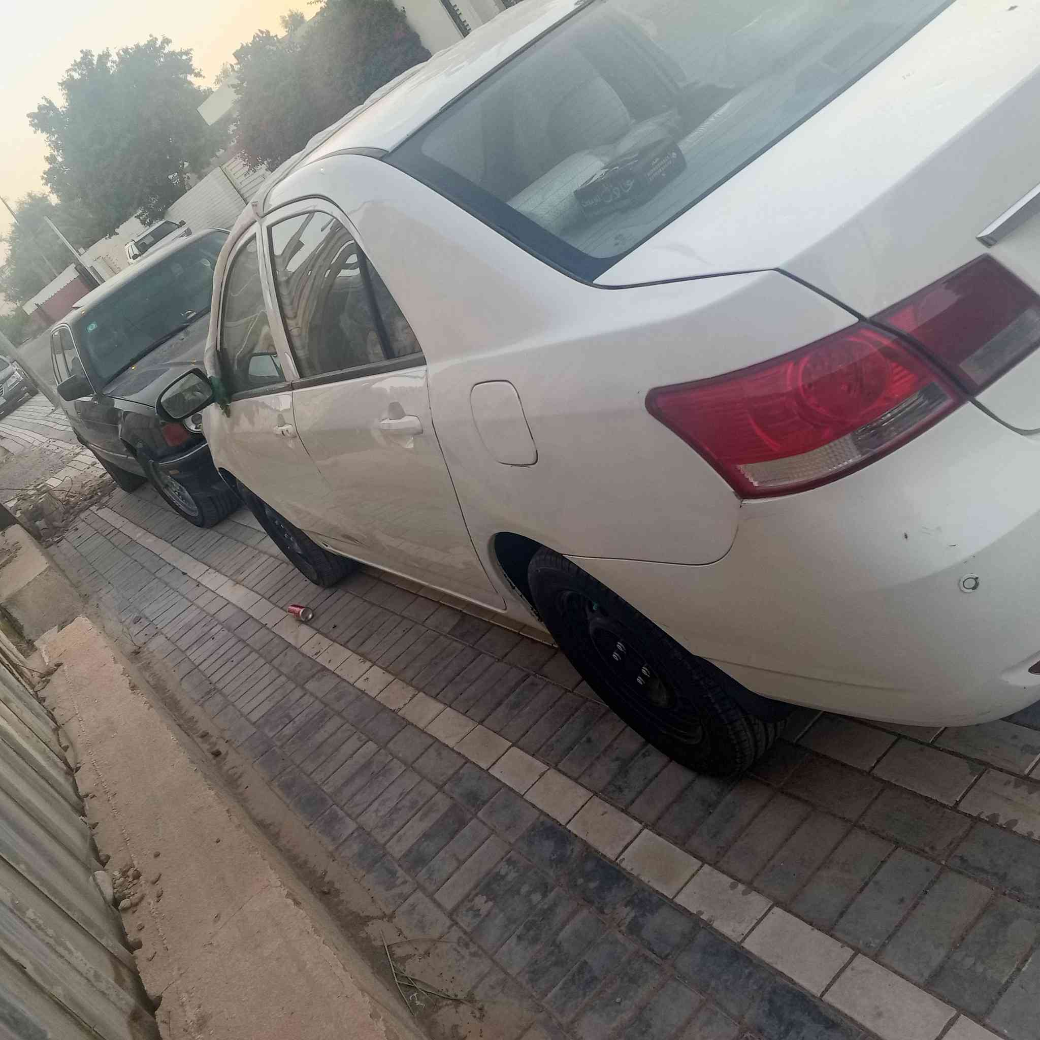 السلام عليكم من رخصت الكروب
بي وايدي G3 2015 كير ومكينه كورله 1800
السياره شغاله خير من لله تبريد شغال 
تخم تاير 
كهربائيات شغاله
لايت لد 
مبدل جاملغ صفحت اليمنه بيهه 
وهاي الصور كدامكم تفحص وتقتنع يله تاخذ 
موجود عل فيس راسلني وبل خدمه


**إذا كنت صاحب هذا الإعلان وتريد حذفه لأي سبب، رجاءا أرسل رسالة إلى الدعم الفني**